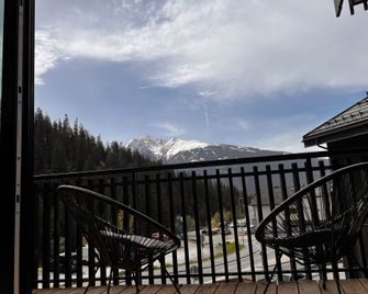 Black Summit Boutique Resort Laax - Laax - Balcón