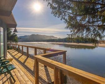 Savage Cabin- Ocean and Estuary Nature Retreat - Otis - Balcón