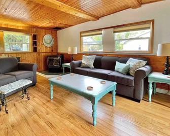 Cove Cottage @ Mockingee - Windsor - Living room