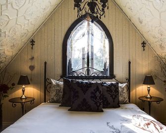 Silverleaf Cottage - Rye - Bedroom