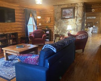 Masters Tournament Relaxing Log Home Sleeps 12+. Bring your friends & family. - Washington - Living room