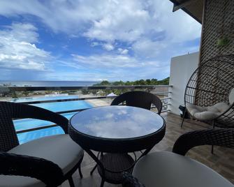 LaSersita Casitas and Water Spa Beach Resort by Cocotel - Roxas - Balcón