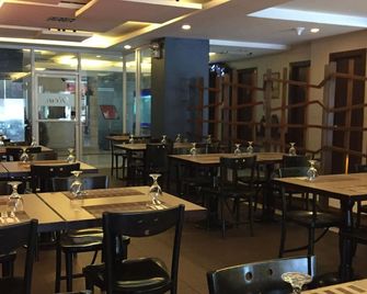 Robbinsdale Residences - קזון סיטי - מסעדה