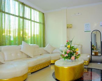 فايف تو فايف هوتل - كيغالي - غرفة معيشة