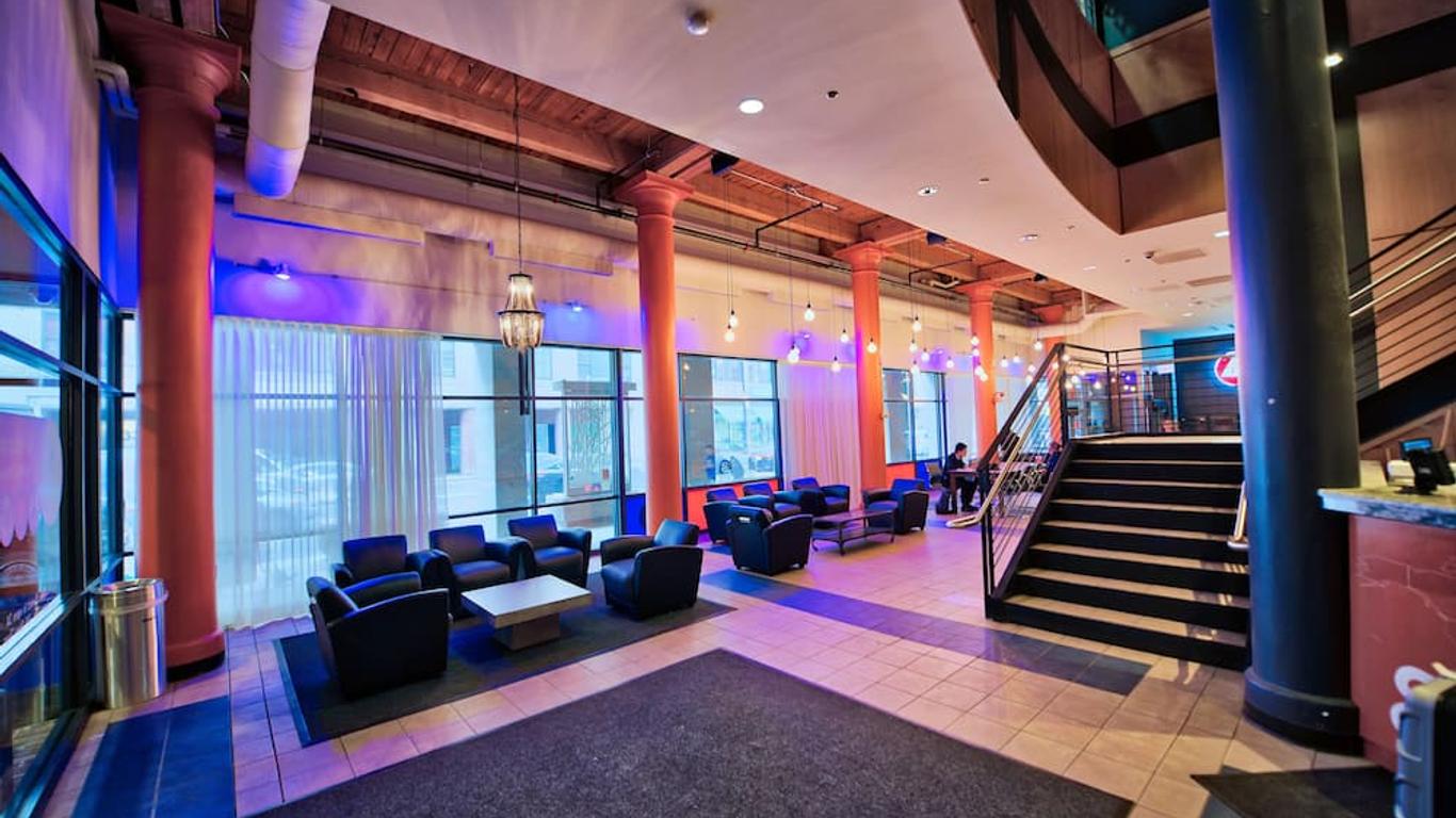 بيت الشباب HI Chicago