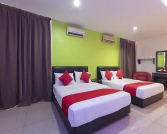 OYO 44072 Mines Cempaka Hotel - Kampung Baharu Nilai - Ložnice
