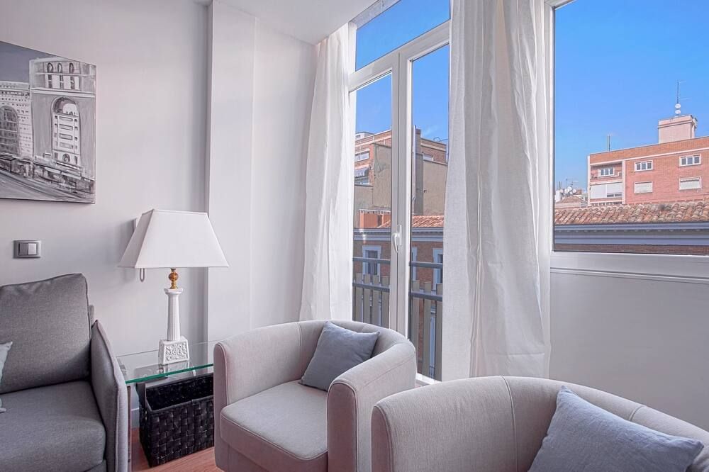 Comfortable Apartment Near Retiro Park. Retiro III - مدريد - غرفة معيشة