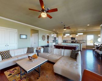 Dog-friendly, Gulf view getaway w/ free WiFi, central A/C, private washer/dryer - Gilchrist - Sala de estar