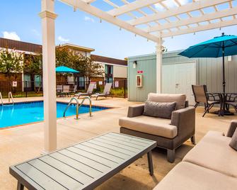 Best Western Plus Yadkin Valley Inn & Suites - Jonesville - Bazén
