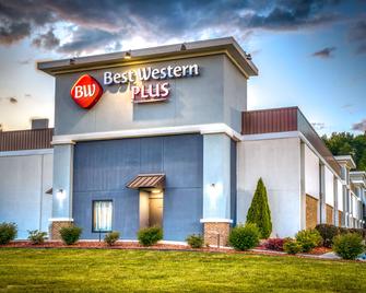 Best Western Plus Yadkin Valley Inn & Suites - Jonesville - Building