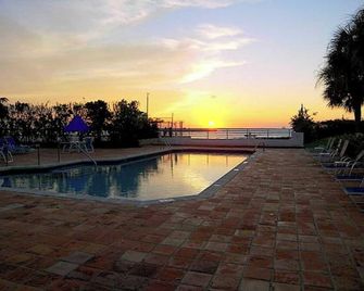 Trumans Hideaway By Avantstay Great Location W Patio Outdoor Dining Bbq Shared Pool Week Long Stays - Cayo Hueso - Piscina