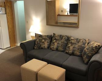 Ski In/Out at Sugarloaf\nShort Walk or Shuttle to Bars and Base Area\nSleeps 4\n - Carrabassett Valley - Living room