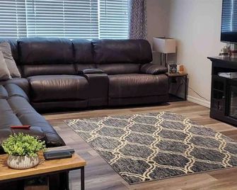 Sunset Hills1600 sq. ft. lower-level apt.br(3 bedrooms, 2 king beds) - Nampa - Stue