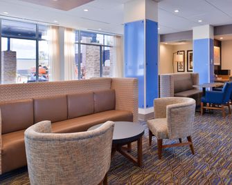 Holiday Inn Express & Suites Mall Of America - MSP Airport By IHG - Bloomington - Lounge