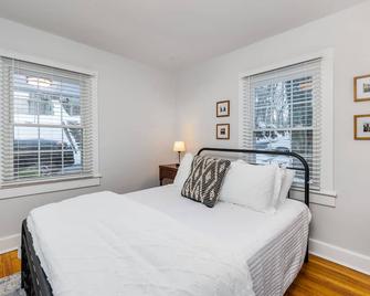 \'The Sparrow\' at Historic Downtown Staunton - Staunton - Bedroom