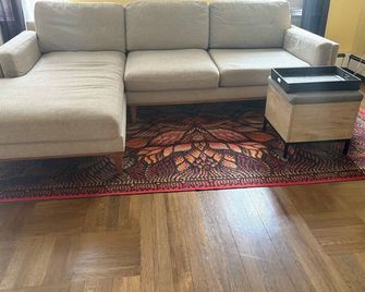 Cozy 1-bedroom apartment with WiFi, AC in welcoming Jersey City - Jersey City - Wohnzimmer