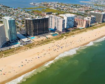 Renovated Beachfront Penthouse: Steps to Boardwalk, Dining, Entertainment - Ocean City - Ranta
