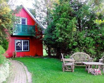 Pretty River Valley Country Inn - Collingwood - Patio