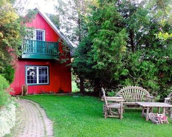 Pretty River Valley Country Inn - Collingwood - Patio