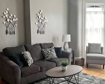 The Barron Historic Eau Claire Home - Eau Claire - Living room