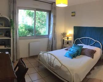 Maison Chevreuse, Chambre Chez L'habitan - Magny-les-Hameaux - Chambre