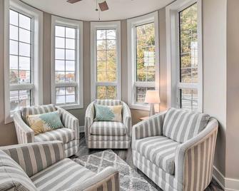 Luxe Manistee Condo with Balcony and River Views! - Manistee - Living room