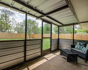 Cute and cozy! Minutes from Lake Belton Military Friendly - Belton - Patio
