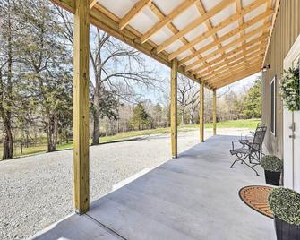 Eureka Springs Area Home with Porch, Grill! - Berryville - Patio