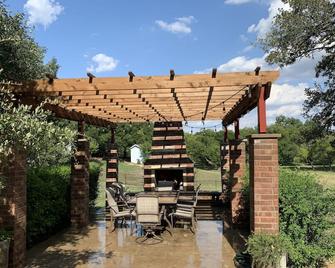 Salado Cottage Retreat near Downtown - Salado - Patio