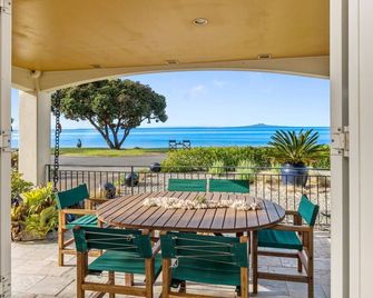 Beachfront Beauty - Whangaparaoa - Balcony