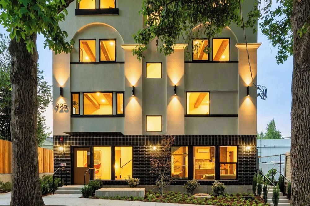 Luxury 2BR at The Adelynn - Portland - Bina
