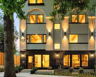 Luxury 2BR at The Adelynn - Portland - Bina
