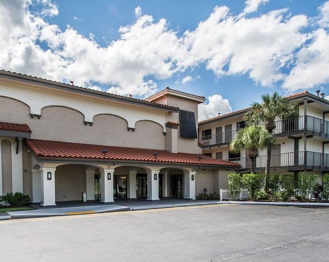 Quality Inn Suites By The Parks 77 1 7 3 Kissimmee Hotel