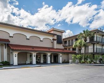 Quality Inn & Suites By the Parks - Kissimmee - Building