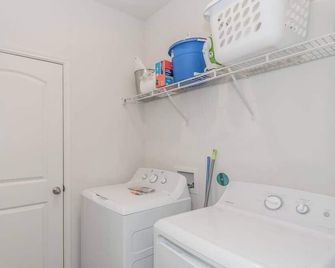 Modern Spacious 4br New Built Retreat ~ Fam&group - Seagoville - Lavandería