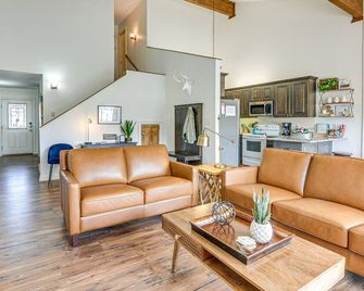 Pagosa Springs Condo With Grill, Near Wo - Pagosa Springs - Living room