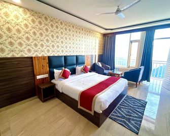 High Sky Resort - Best Luxury Hotel in Dharamkot - דרמאסאלה - חדר שינה