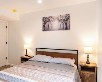 Lakeview Retreat, 6BR with Hot Tub Bliss - Brooklyn - Habitación
