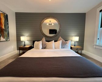 Entire Modern 7 Unit 7 Bath Boutique Inn - Newport - Bedroom