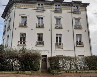 Les Prairies de Bellevue, idéal curistes, vacanciers et ouvriers - La Roche-Posay - Gebouw