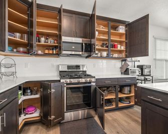 Mountain Dreams | 2 Car Garage | Office | Brand new - South Jordan - Кухня