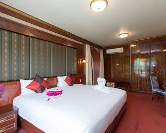 Erawan Hotel - Phangnga - Спальня