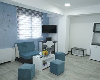 Astera Apart Hotel - Skopje - Wohnzimmer