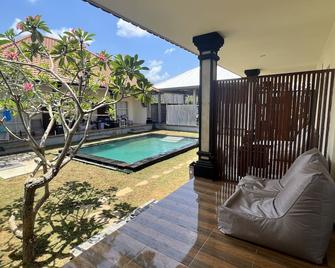Lotide Surf Camp Uluwatu - South Kuta - Pool
