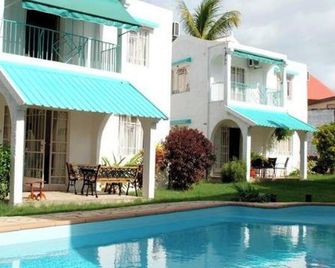 Spacious House in Flic en Flac with Shared Pool - Flic en Flac - Piscina