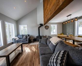 De la Montagne | spa |ski in ski out | dogfriendly - Saint-Côme - Living room