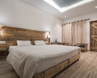 Hill Top Swiss Cottage - Rishikesh - Bedroom