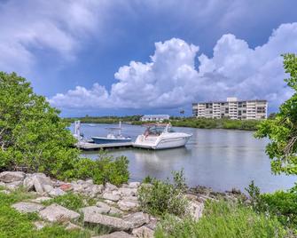 Beachtrail Lodging - Clearwater Beach - Outdoors view
