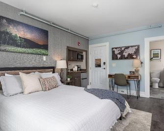 NEW!! Mins to North Conway & outdoor fun! Includes kitchenette/jet tub/fireplace - Intervale - Schlafzimmer
