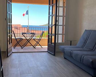 Face plage vue mer studio refurbished parking privé fermé - Agay - Balcón
